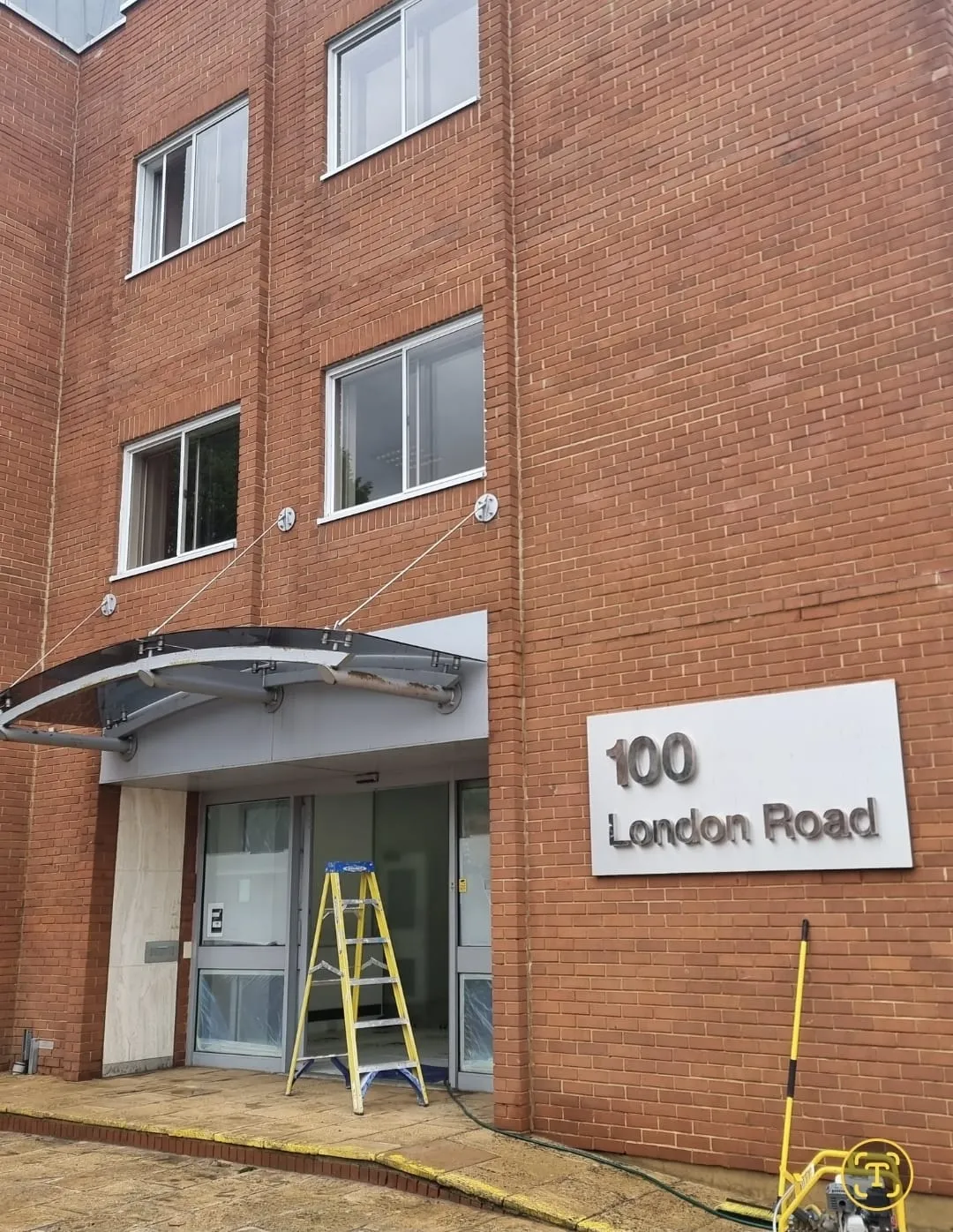 A brick building with a sign that says london road.